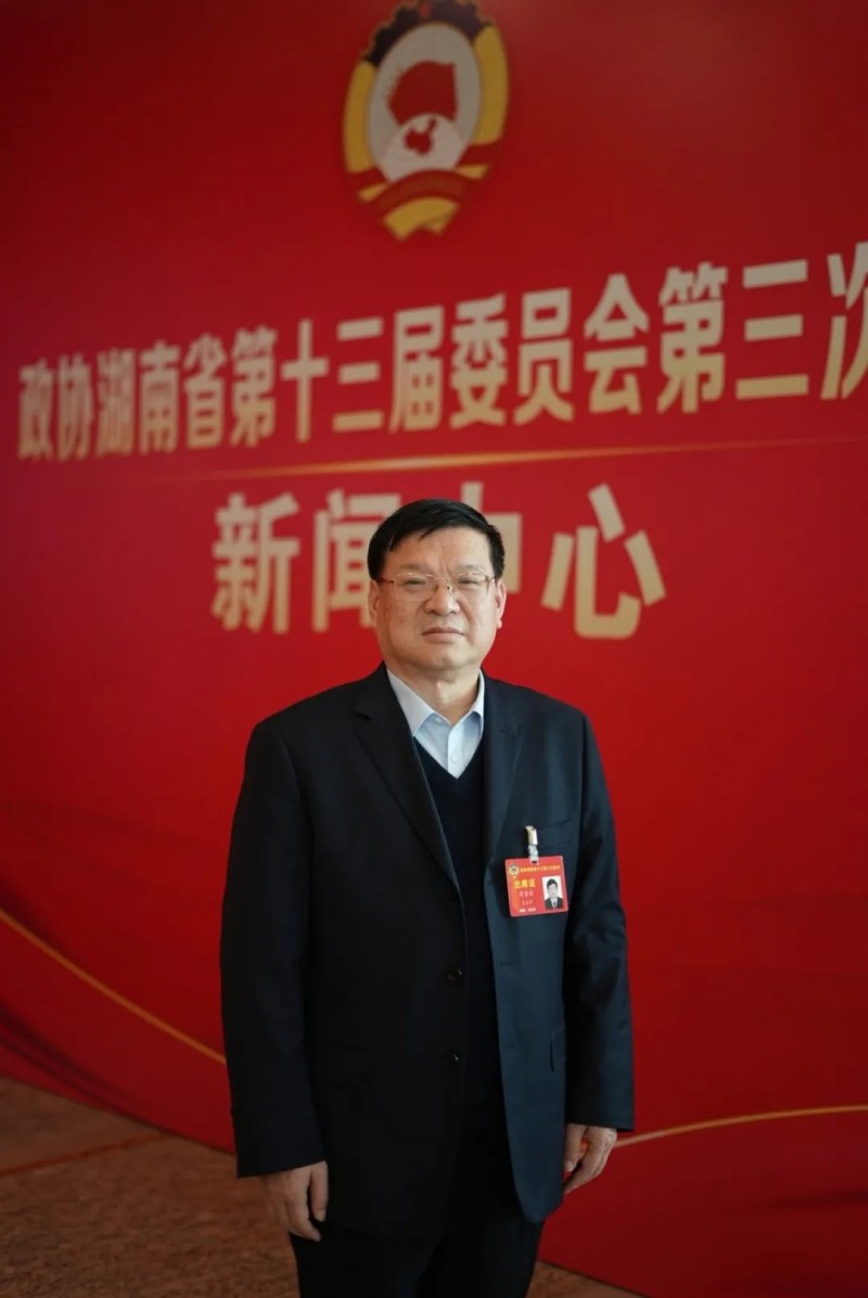 兩會(huì)供銷(xiāo)之聲丨周重旺：產(chǎn)業(yè)先行，以農(nóng)業(yè)經(jīng)營(yíng)主體的發(fā)展助力鄉(xiāng)村振興