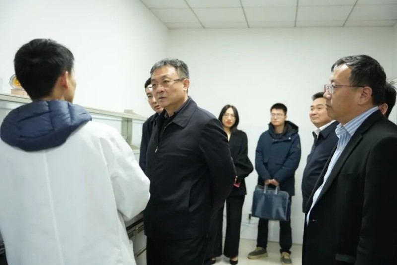 山東省供銷合作社聯(lián)合社黨組書記、理事會(huì)主任張傳忠一行蒞臨公司調(diào)研交流